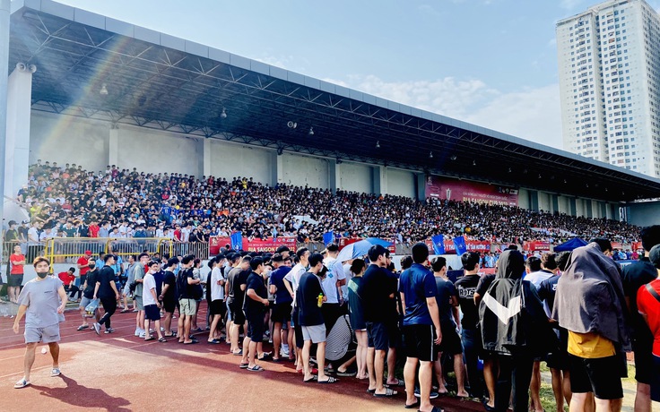 Khán giả tràn ngập ở VCK giải bóng đá 7 người hệt như Ninh Thuận, Cần Thơ