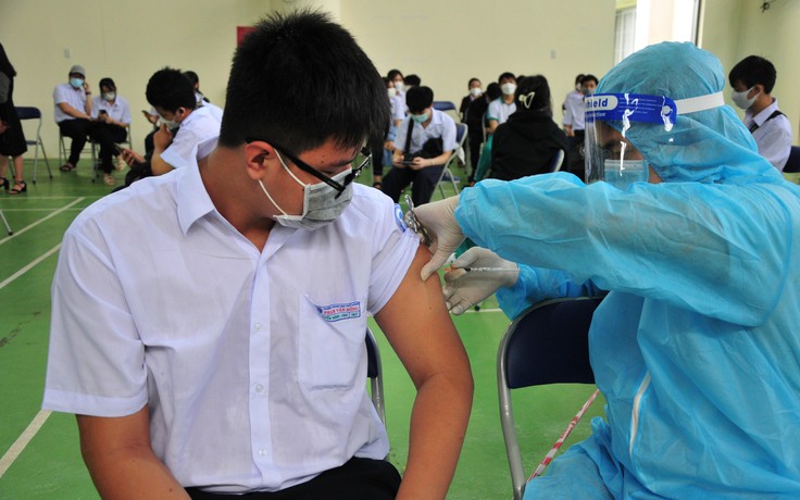 Khánh Hòa bắt đầu tiêm vắc xin Covid-19 cho học sinh cấp 3