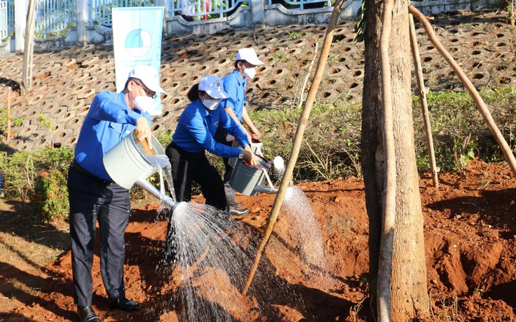 Đắk Nông: Hơn 12.000 người hưởng ứng lễ ra quân bảo vệ môi trường