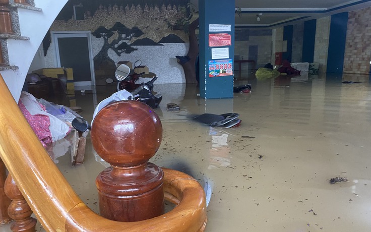 Bình Định: Mưa lớn, nhiều tài sản của người dân ở Quy Nhơn bị nước nhấn chìm