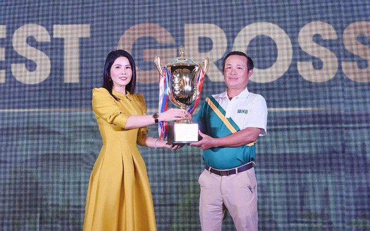 Nhà vô địch FCA Golf Tournament 2021 nhận vàng nguyên khối 9999