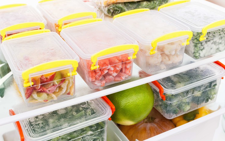 Vì sao không nên để nguội thức ăn rồi mới bảo quản ở ngăn mát tủ lạnh?