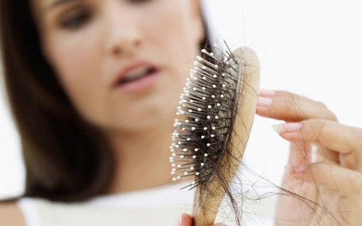 Bạn có đang mắc phải những thói quen gây rụng tóc này?