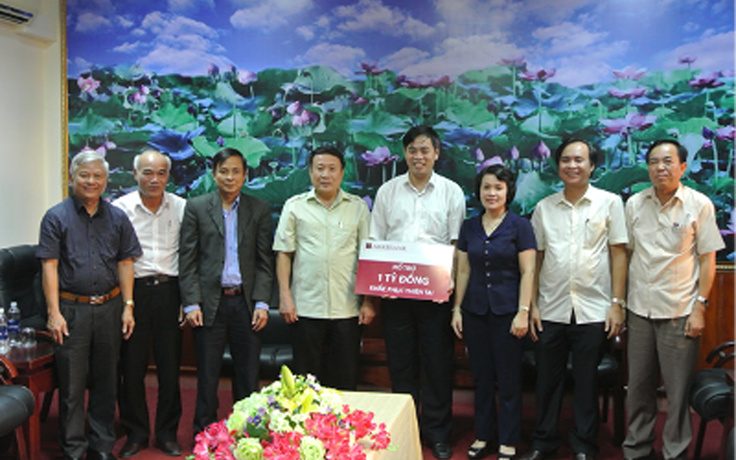 Agribank ủng hộ tỉnh Quảng Trị khắc phục thiệt hại bão lụt và an sinh xã hội