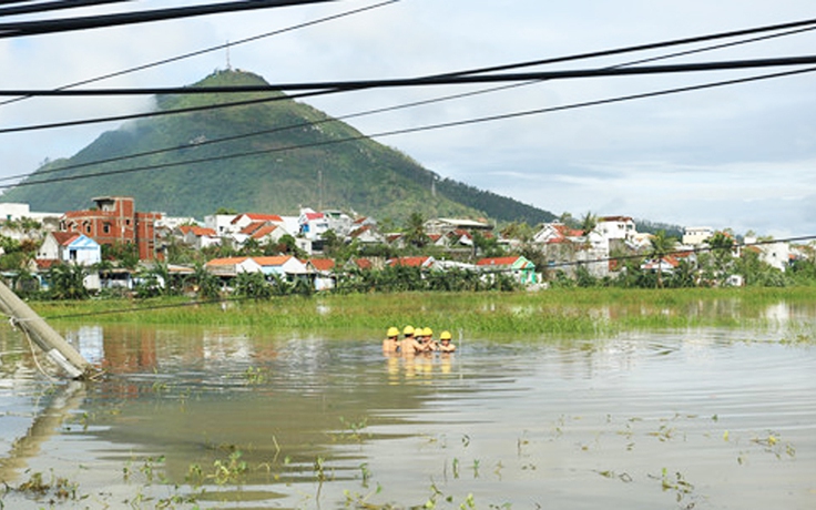 Ngành điện Phú Yên được biểu dương vì sớm hoàn thành cấp điện sau bão