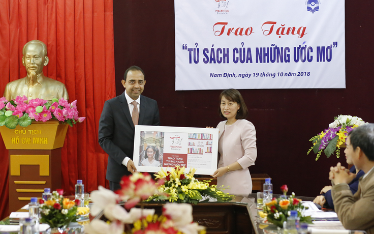 Prudential Finance trao tặng ‘Tủ sách của những ước mơ’ cho thư viện tỉnh Nam Định