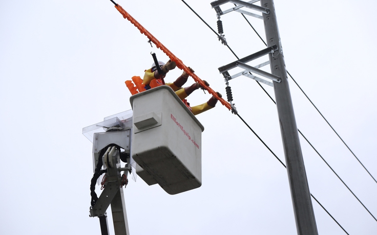 EVNNPC chính thức triển khai sửa chữa điện hotline