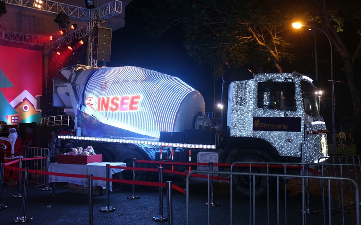 ‘Siêu xe tuần lộc INSEE’ đem Giáng sinh diệu kỳ đến với các em thiếu nhi
