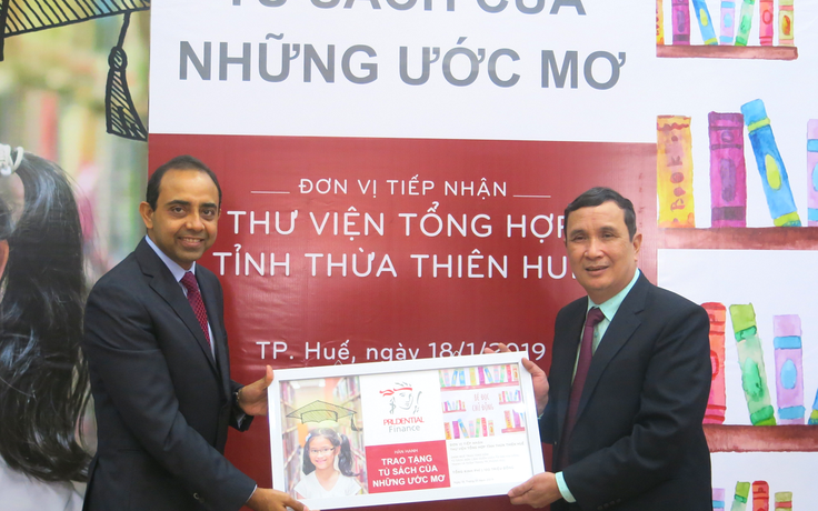 Prudential Finance trao tặng ‘Tủ sách của những ước mơ’ cho thư viện tỉnh Thừa Thiên Huế