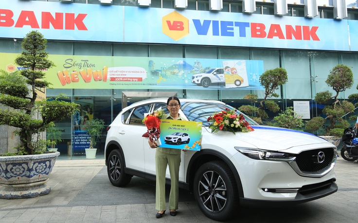 Vietbank trao thưởng xe Mazda cho khách hàng gửi tiết kiệm