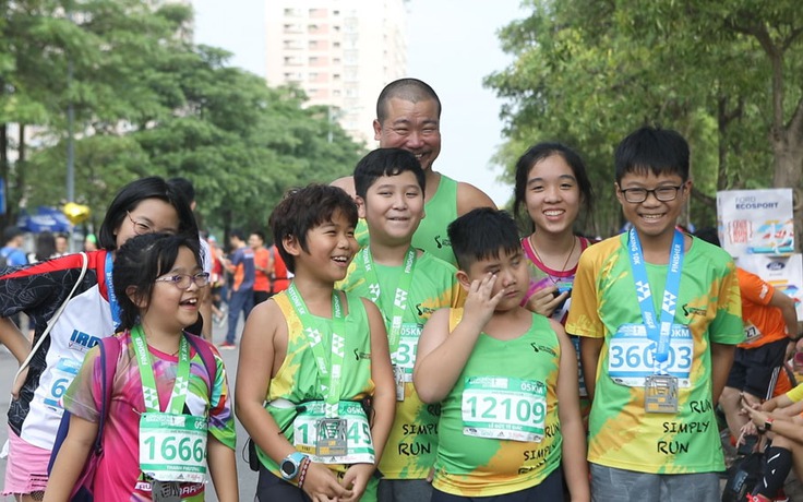 Những ‘nhà vô địch trẻ’ chinh phục giải chạy Revive Marathon xuyên Việt