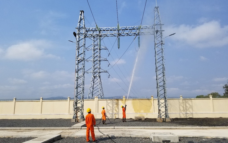 Vệ sinh hotline lưới điện 110 kV