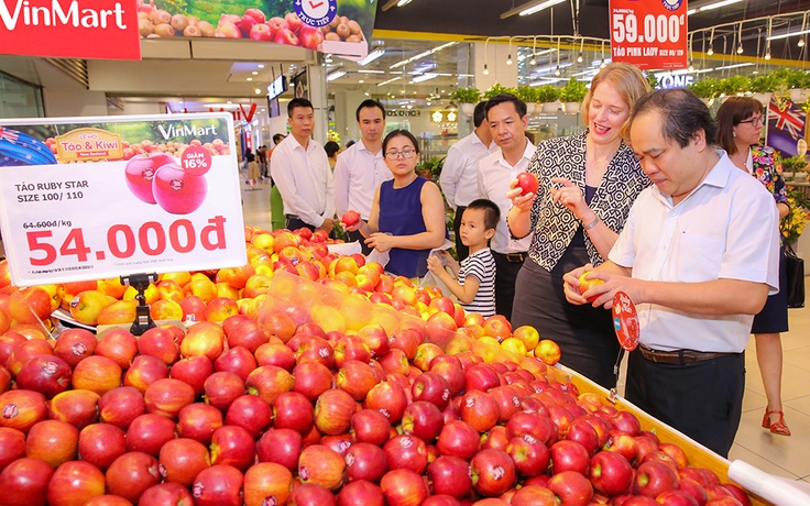 Đại sứ New Zealand đến thăm Lễ hội trái cây tại VinMart