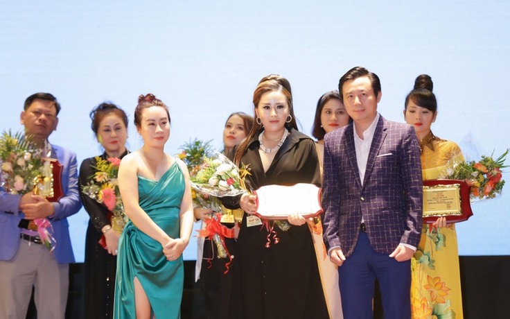 Hoa hậu Thảo Nguyên - Top 20 Doanh nhân thành đạt - một tấm lòng nhân ái