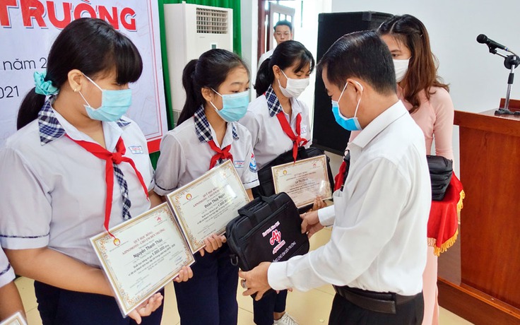 Hàng trăm suất học bổng dành cho học sinh hiếu học tỉnh Đồng Nai