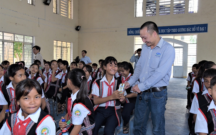 Quỹ sữa Vươn cao Việt Nam khởi động năm 2021 với ‘31.000 ly sữa yêu thương’