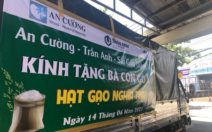8 tấn gạo nghĩa tình được chuyển đến Ủy ban Mặt trận Tổ quốc quận Gò Vấp