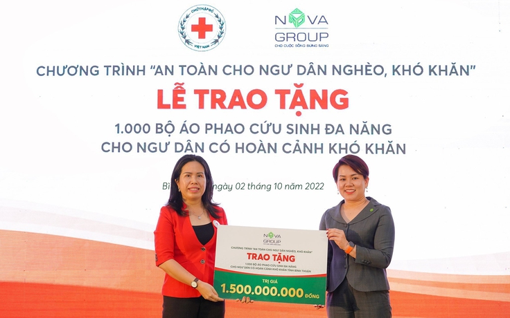 NovaGroup trao tặng 1.000 bộ áo phao cứu sinh đa năng cho ngư dân nghèo