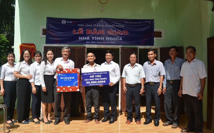 PC Bình Định: Bàn giao 2 nhà tình nghĩa tại Hoài Nhơn
