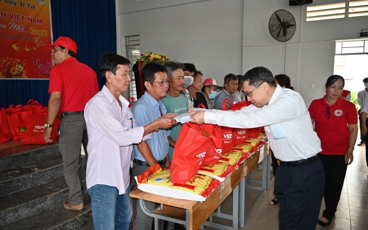 Vedan Việt Nam trao 1.000 phần quà tết cho người dân có hoàn cảnh khó khăn