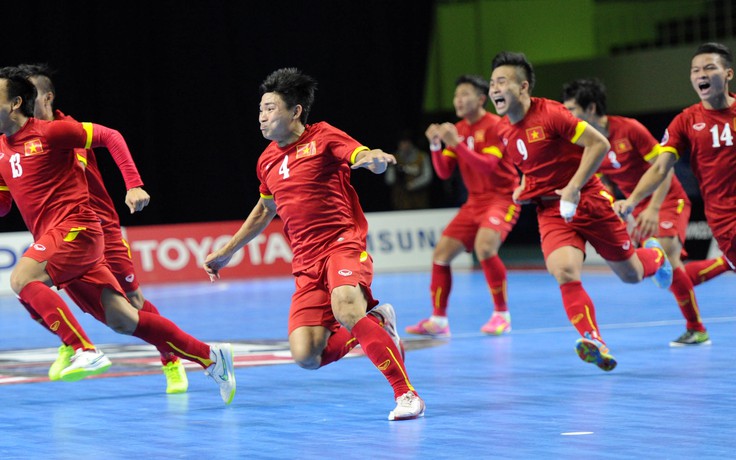 Tuyển futsal Việt Nam vào World Cup: 'Chiến thắng của sự mạo hiểm lỳ lợm'