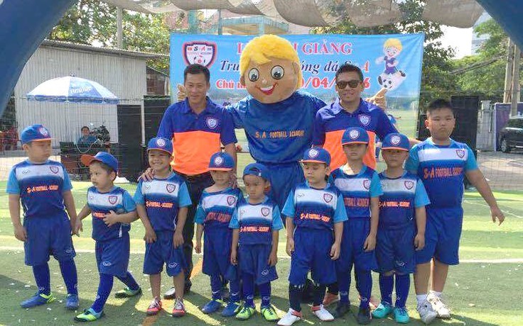 Trợ lý của Kiatisak ở tuyển Thái làm bóng đá tại Sài Gòn