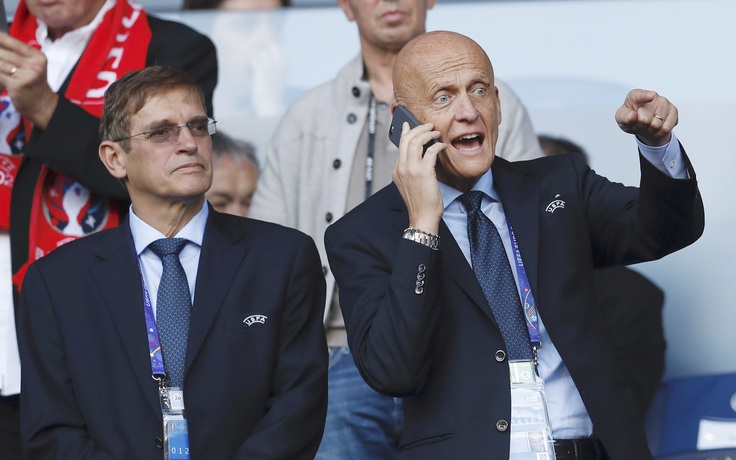 Collina: 'Phải phạt thẻ với thủ môn bước khỏi vạch khi chặn 11m'