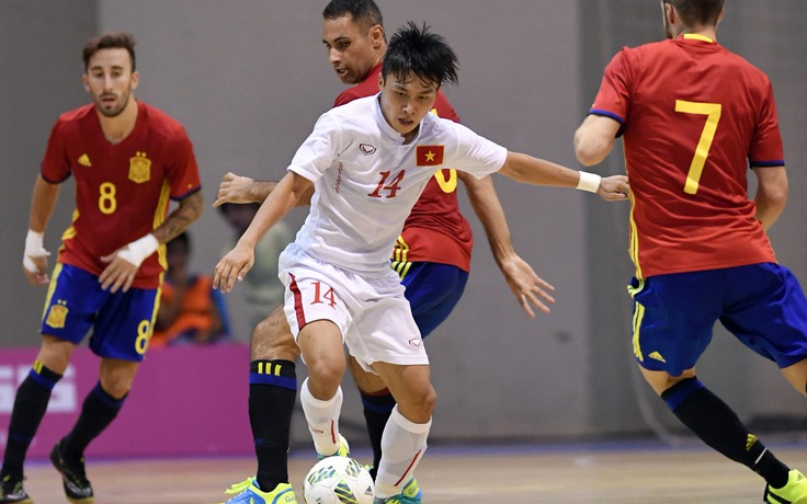 Cuộc đối đầu giữa tuyển futsal Việt Nam và Tây Ban Nha thu hút giới truyền thông