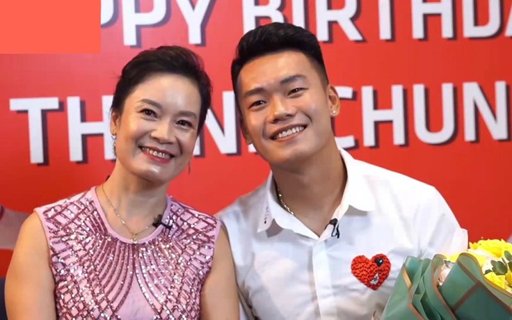 Thắt lòng nhìn con đau lại, mẹ Thành Chung gửi lời chúc sinh nhật đặc biệt