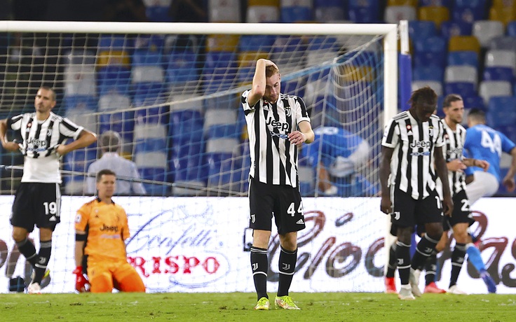 Kết quả Serie A, Napoli 2-1 Juventus: Thi nhau biếu quà đối thủ, lại nhớ Ronaldo