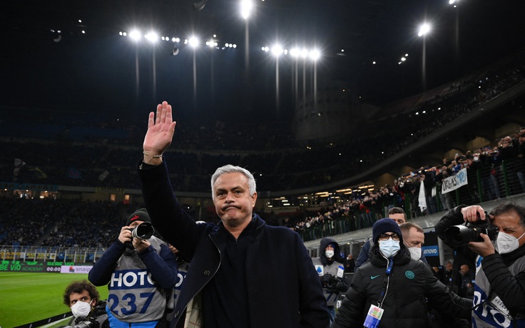 Jose Mourinho được chào đón như người hùng ngày trở lại San Siro đối đầu Inter Milan