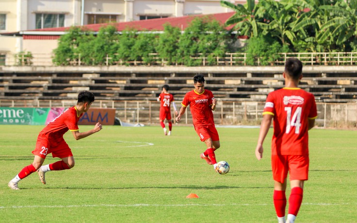 U.23 Việt Nam tranh thủ từng phút tập luyện khép kín tại Campuchia