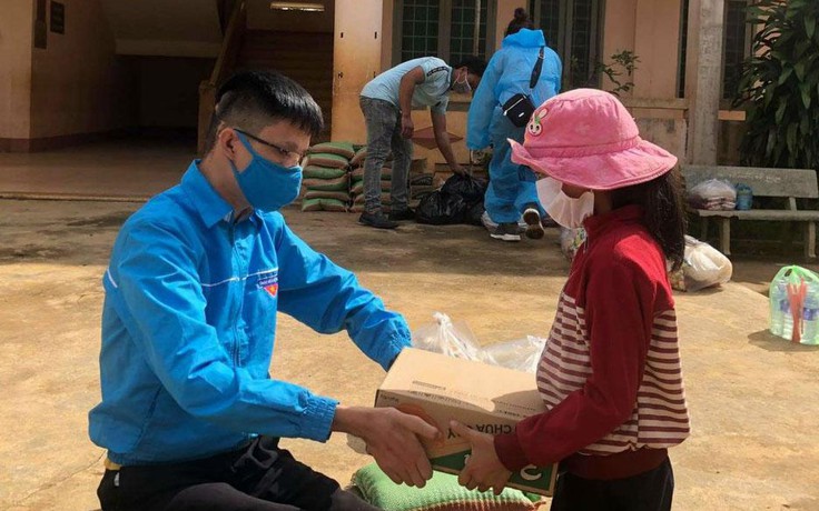 Bất ngờ với 9X đi không vững, nói chẳng rõ ràng 'xông pha' làm thiện nguyện