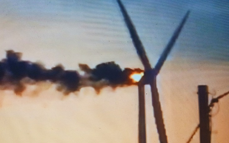 Đắk Lắk: Một tuabin điện gió dự án Ea Nam bốc cháy ngùn ngụt