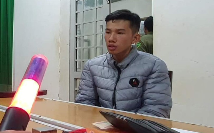 Đắk Lắk: Trang bị gậy, còng số 8, giả công an cưỡng đoạt tiền của học sinh