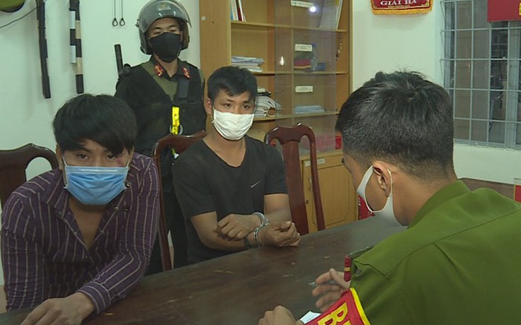 Đắk Lắk: Xử lý 2 thanh niên không đeo khẩu trang, chống đối cảnh sát cơ động