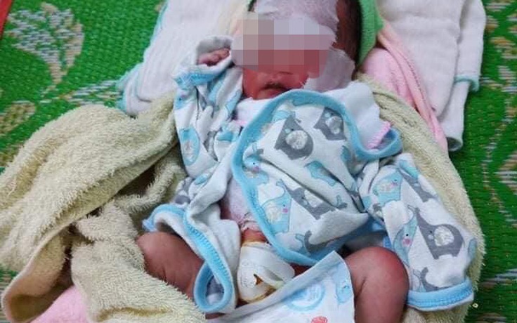 Đắk Lắk: Bé gái sơ sinh bị bỏ rơi không mảnh vải che thân ở rẫy bắp