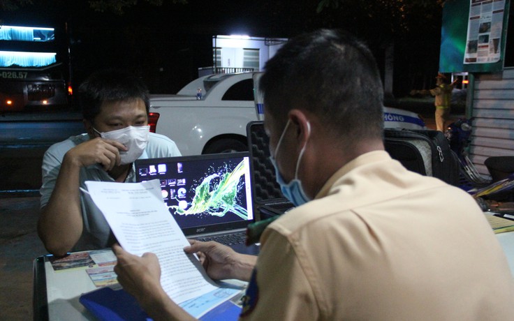 Đắk Lắk: Xử phạt, buộc quay đầu một xe khách để phòng chống dịch Covid-19