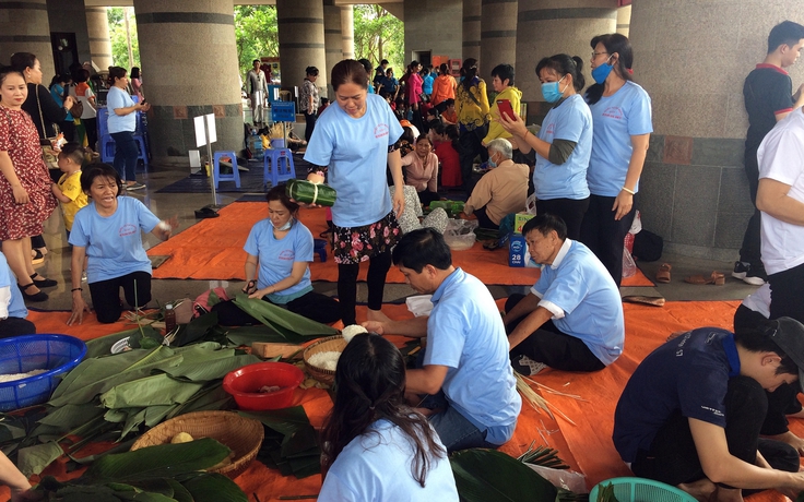 Khai mạc hội thi gói - nấu bánh chưng dâng cúng Quốc tổ Hùng Vương