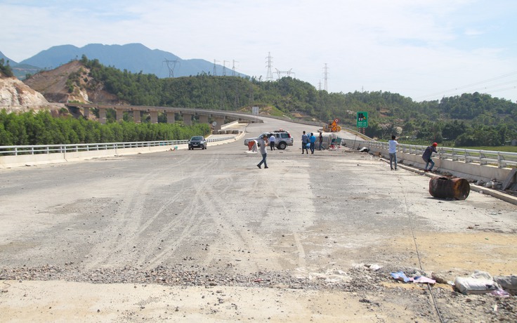 Cao tốc La Sơn – Túy Loan trễ hẹn thông xe do người dân cản trở thi công