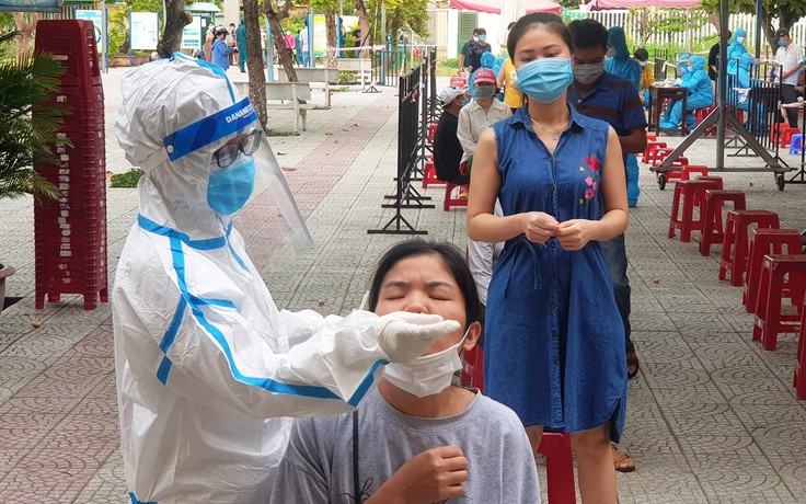 Cán bộ 'xô xát' với nhân viên y tế Đà Nẵng bị cảnh cáo, giáng chức