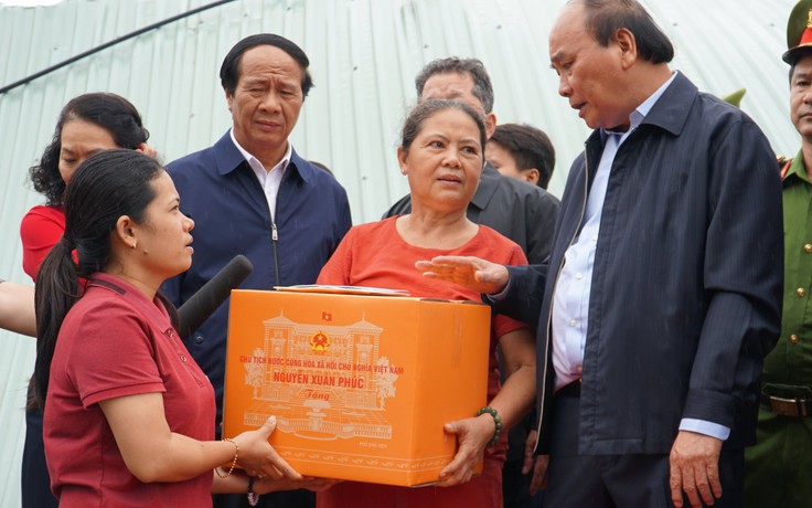 Chủ tịch nước, Thủ tướng, Phó thủ tướng tặng người dân Đà Nẵng hàng chục căn nhà khắc phục hậu quả bão số 5