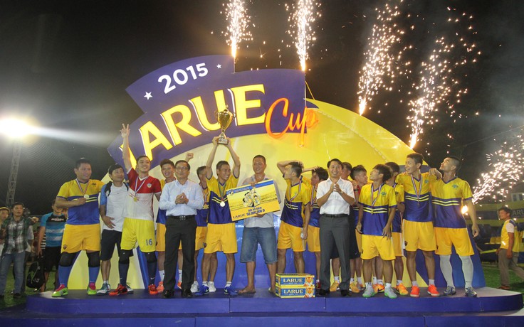 Đội Quán 868 lên ngôi ngoạn mục ở Larue Cup 2015