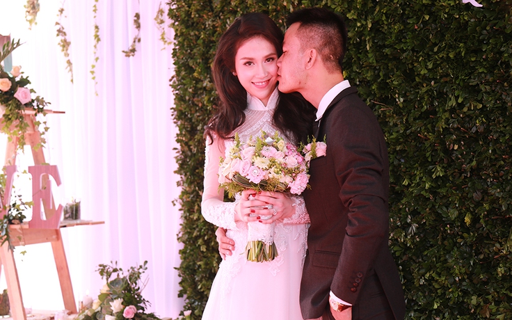 Hoa hậu Đông Nam Á 2014 nhận nhẫn đính hôn tiền tỉ trong đám hỏi