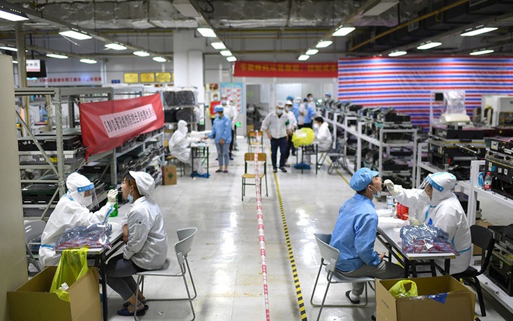 Đại lý lo đứt nguồn cung iPhone 14 vì phong tỏa nhà máy Foxconn