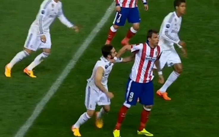 Atletico tố cáo hậu vệ Real Madrid dùng chiêu 'cẩu xực'