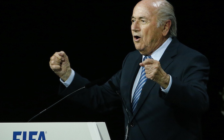 Blatter phản pháo UEFA và Mỹ