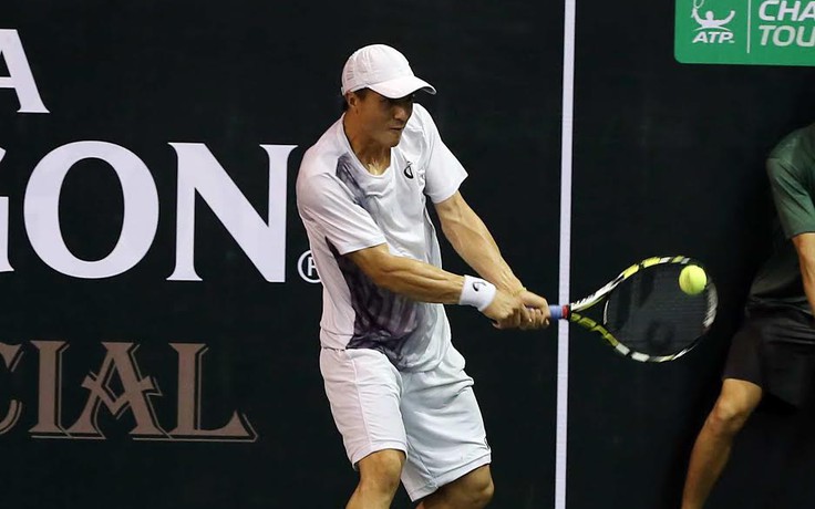 Tay vợt Mỹ gốc Việt xuất sắc vào tứ kết giải Challenger Việt Nam mở rộng