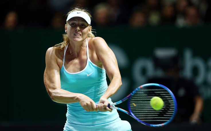 Sharapova đánh bại Halep tại vòng bảng WTA Finals