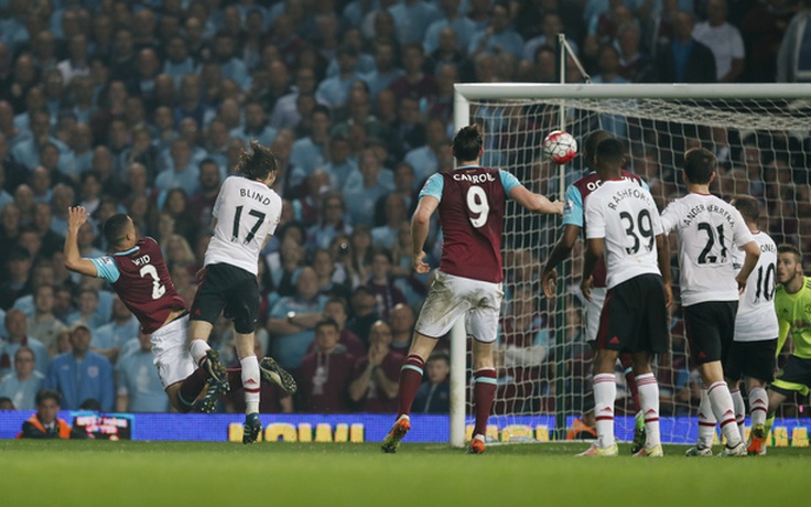 West Ham chia tay sân Upton Park bằng chiến thắng trước M.U